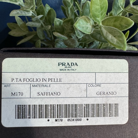 PRADA Full Inclusion NWOT Stunning Saffiano Leather and Gold Bar Wallet - Picture 11 of 11